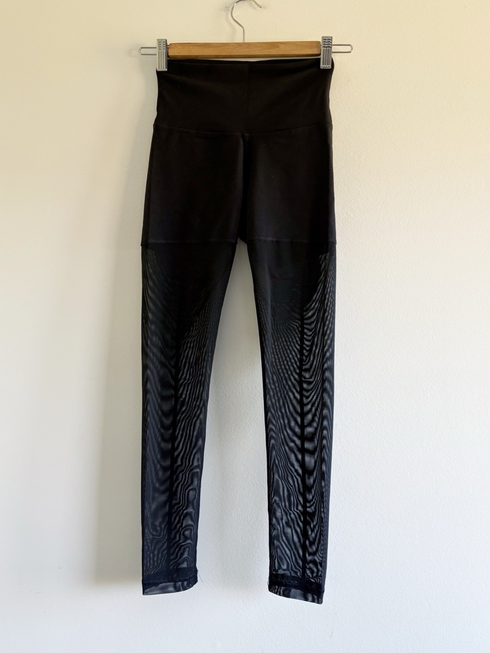 TNA The Lanai Black High-Waist Leggings with Mesh Lower Panels size XS